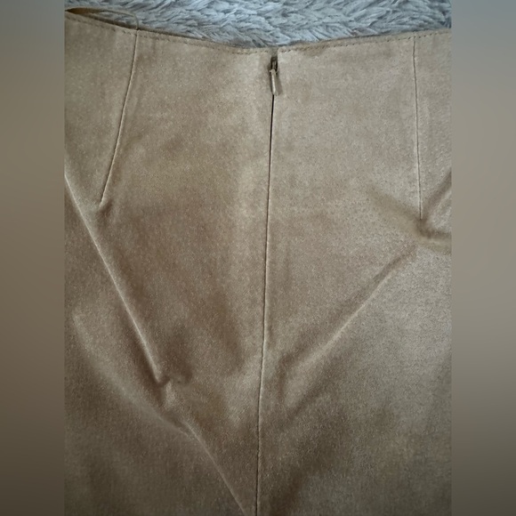 Boutique Europa Vintage Y2K Suede Leather Camel Hue Midi Skirt w/ Crochet Seams - Picture 7 of 15